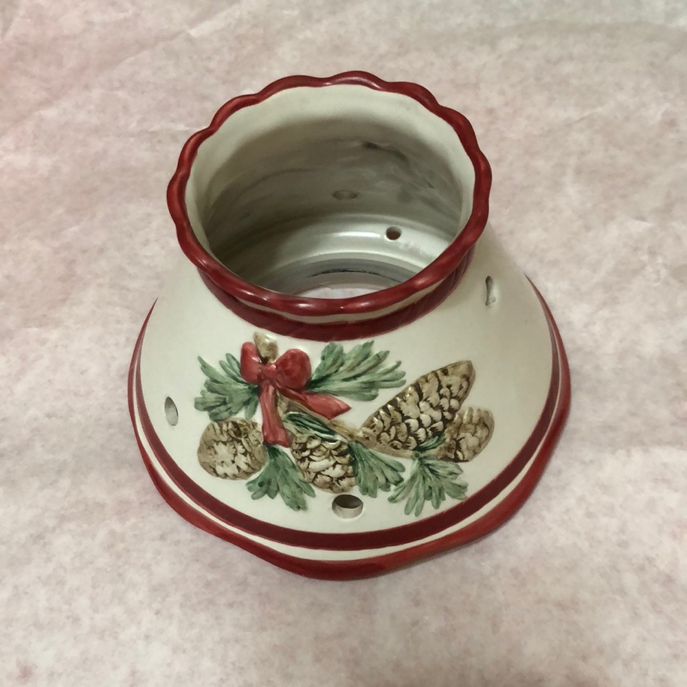 CERAMIC CHRISTMAS VOTIVE CANDLE TOP PINE CONES AND RIBBON 4”x6”x3”
